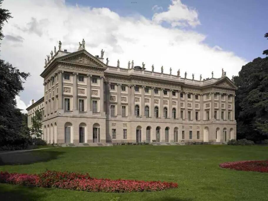 Apartment In Villa Milano Esterno foto
