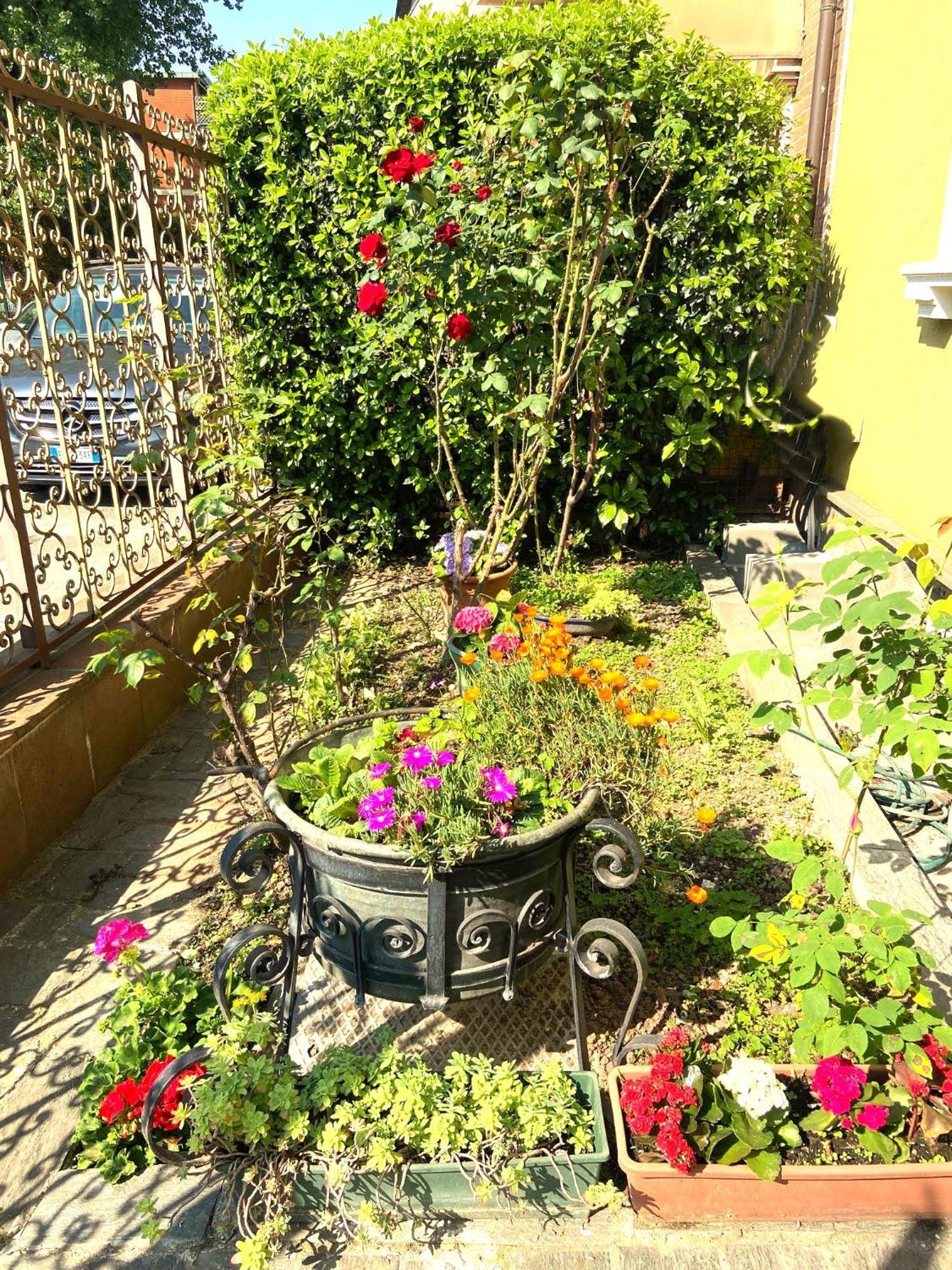 Apartment In Villa Milano Esterno foto
